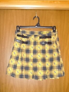 WIZARDING WORLD of HARRY POTTER Hufflepuff Plaid Skirt with Buckles Size Medium
